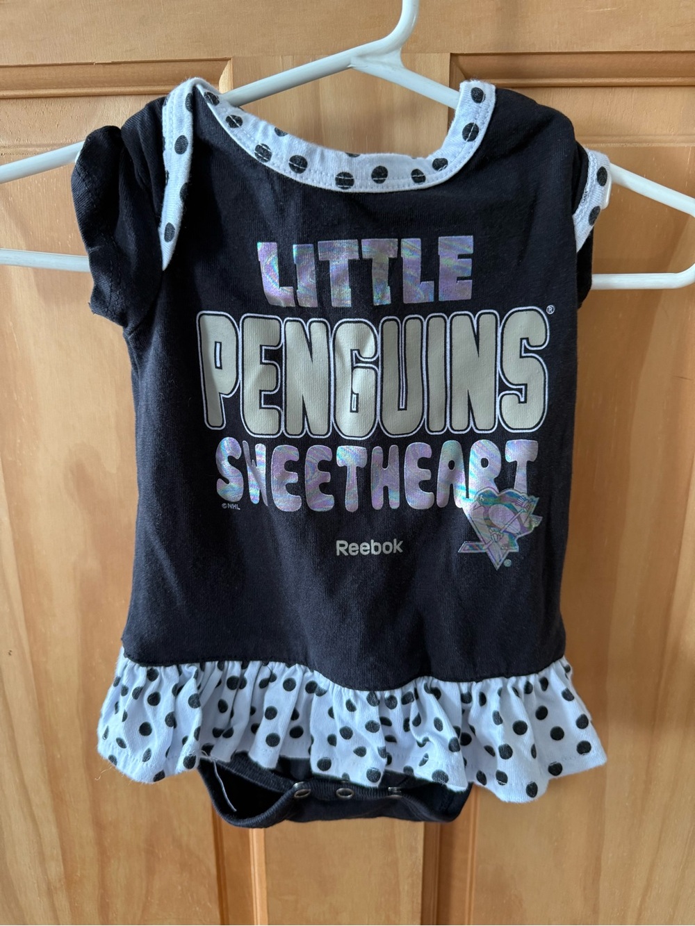 Girl’s Pittsburgh Penguins Onesie Size 0/3 Months